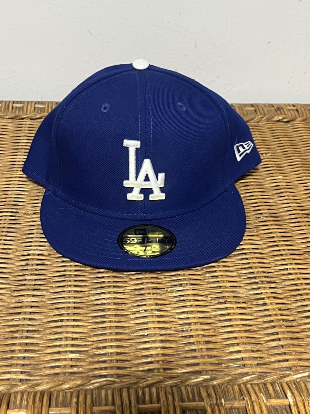 New Era 59FIFTY Los Angeles Dodgers Embroidered white "LA" logo. Sz. 7 1/4
